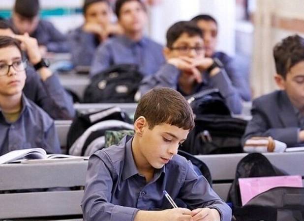 پیگیری و نظارت مستمر برنامه های آموزش دانش آموزان