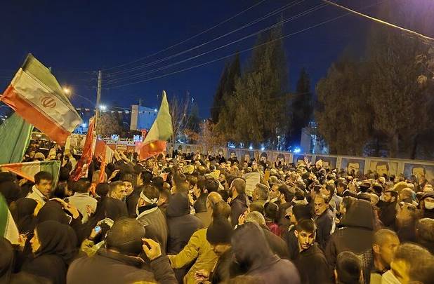 خروش یاسوجی‌ها در شب پنجم شهادت رهبر شهید