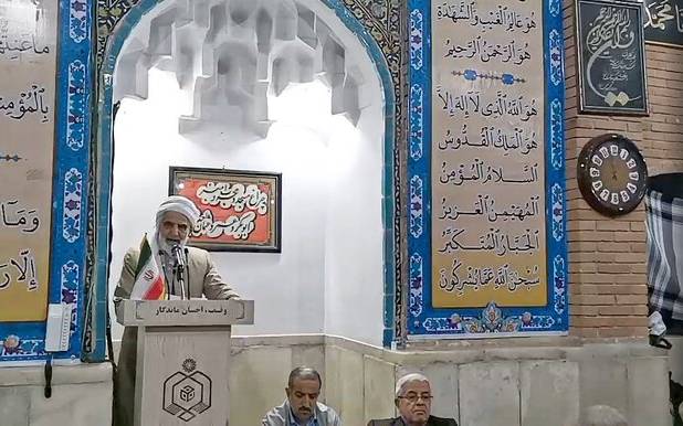 امام جمعە سنندج: رمضان فرصتی ارزشمند برای تقویت معنویت و کمک بە دیگران است