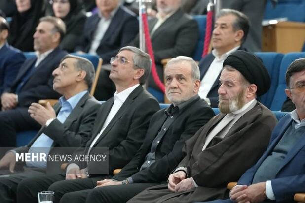 تصاویری از افتتاح یک واحد تولید سیمان در ازنا