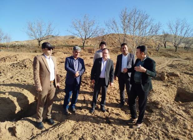 توسعه باغات کم‌آب‌بر و گلخانه‌های مدرن اولویت جهاد کشاورزی لرستان است