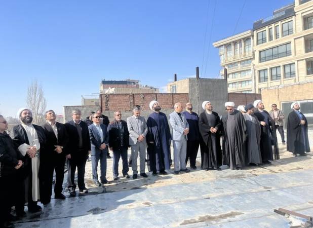 «ابرپرچم زندگی با آیه‌های قرآنی» بر بلندای شهر اردبیل نصب شد