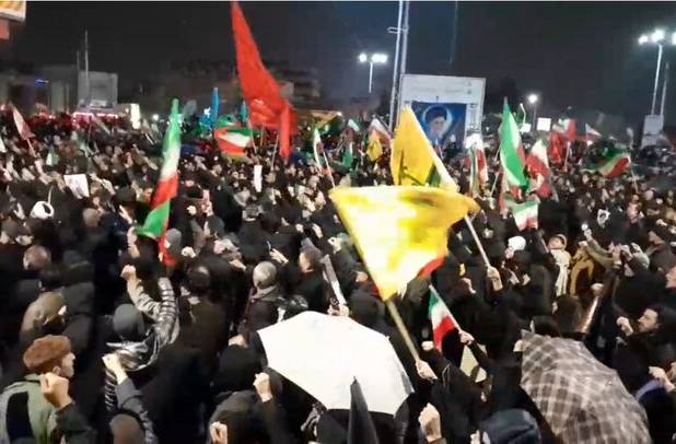 قیام مردم ارومیه در سوگ رهبر شهید و تشییع شهدای وطن زیر بارش باران
