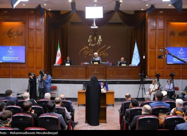متهمان پرونده منافقین از فرصت دفاع از خود استفاده کنند