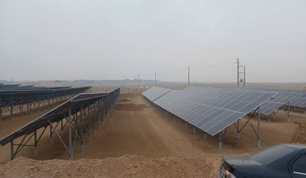 وزیر کشور از نیروگاه خورشیدی ۶۳ مگاواتی شمس آباد بازدید کرد