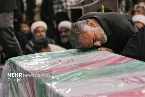 خاطره پدر شهیده مهنّا زارعی از عشق دخترش به رهبر انقلاب