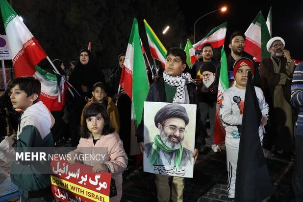 راهپیمایی مردم بجنورد برای خون‌خواهی رهبر شهید ادامه دارد