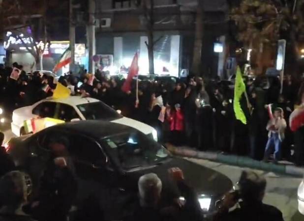 خیابان انقلاب خرم‌آباد مملو از سوگواران رهبر شهید