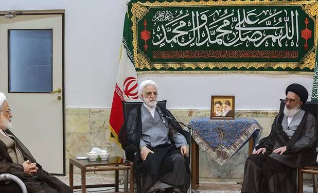 مسئولان با صبر و تحمل مشکلات مردم را رفع کنند