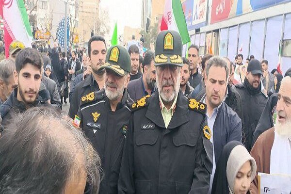 حضور فرمانده انتظامی پایتخت در راهپیمایی ۲۲ بهمن