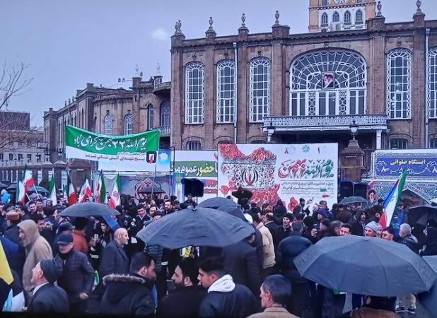راهپیمایی یوم‌الله ۲۲ بهمن با حضور گسترده مردم تبریز آغاز شد