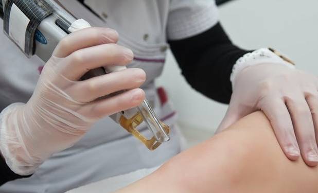 در کلینیک‌های زیبایی چه می‌گذرد؟/ ماساژ و لیزر بدن مردان توسط زنان!