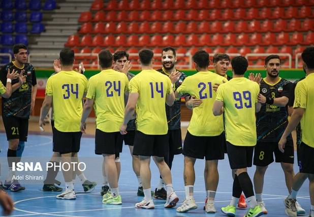 سپاهان با پیروزی ۲۲ بر ۲۰ در شهرآورد نفس‌گیر نصف‌جهان، فاصله با صدر را حفظ کرد