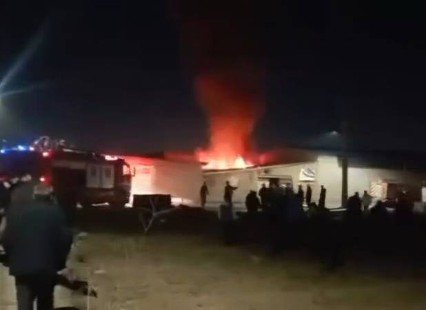 آتش‌سوزی در کارگاه تولیدی مبل در قراملک تبریز