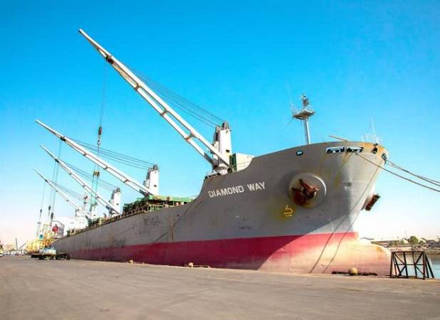 ثبت بالاترین رکورد بارگیری مواد معدنی در بندر شهید رجایی طی سال ۱۴۰۴