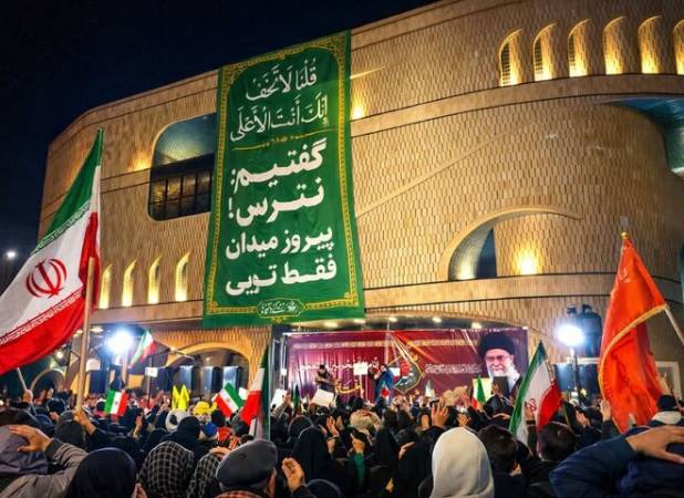نوای «حیدر حیدر» مردم اراک در میدان شهدا