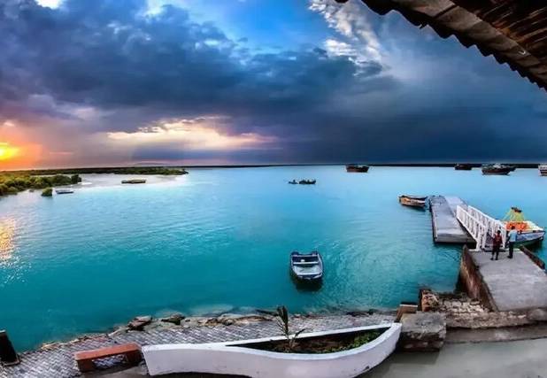 آسمان هرمزگان صاف تا کمی ابری و همراه با مه صبحگاهی