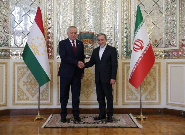 وزیر امور خارجه تاجیکستان سالگرد پیروزی انقلاب را به عراقچی تبریک گفت