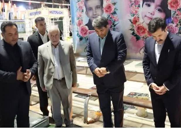 ادای احترام معاون رئیس جمهور به مقام شامخ شهید سلیمانی