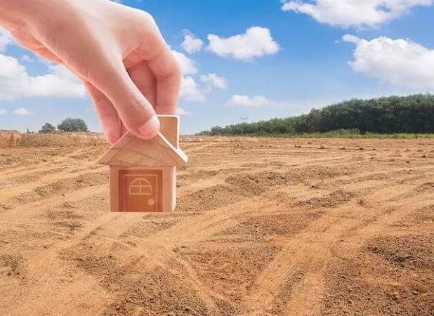 ۱۰۰ قطعه زمین به خانواده‌های مشمول طرح جوانی جمعیت واگذار شد