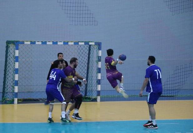 بازیکن تیم هندبال فرازبام: بدون هماهنگی و آمادگی مناسب وارد لیگ شدیم