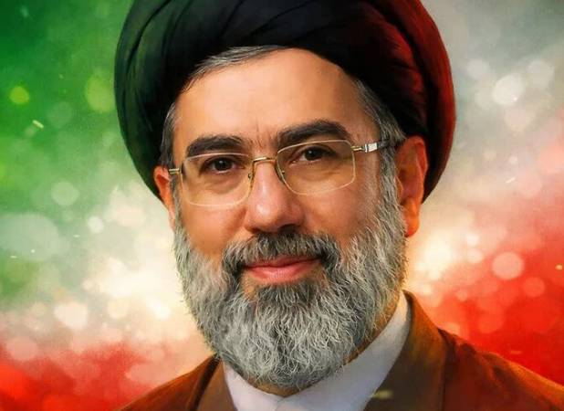 مردم شیراز با سومین رهبر انقلاب اسلامی بیعت می‌کنند