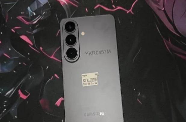 گلکسی اس ۲۶ پلاس با برچسب قیمت ۱۶۵۰ دلاری