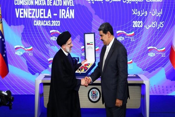اعطای نشان افتخار ملی ونزوئلا به رئیس جمهور ایران