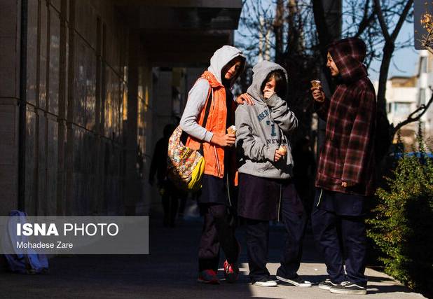 یک استاد دانشگاه: حاکمیت باید فضاهایی فراهم کند تا نسل z هویت خود را نشان دهد