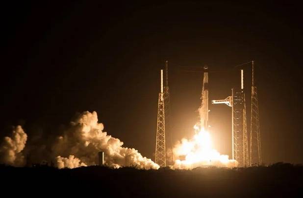 ۴ فضانورد با کپسول آزادی به ایستگاه بین المللی فضا رسیدند