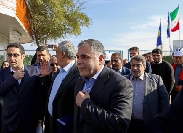 با وجود تحریم‌ها، مشکل فروش نفت نداریم