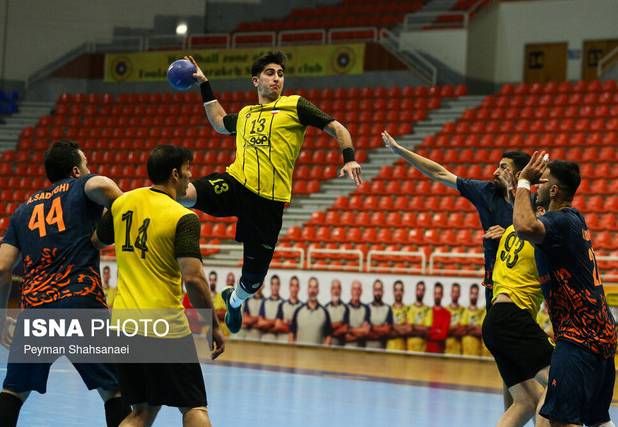 مس صدرنشین لیگ برتر هندبال مردان/ صعود استقلال به رده دوم در روز لغزش سایپا