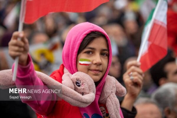 حضور کم نظیر مردم همدان در راهپیمایی ۲۲ بهمن