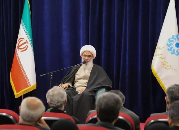 امام جمعه بوشهر: شخصیت‌هایی اثرگذار انقلابی معرفی شوند