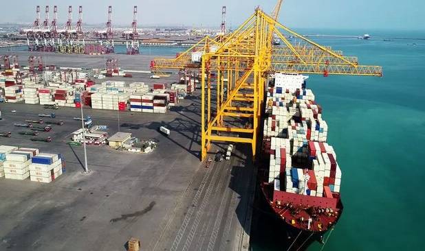 ترانزیت ۳۹۱ هزار تن کالا و جابه‌جایی بیش از ۱۸۰ هزار خودروی ترانزیتی از بنادر غرب هرمزگان