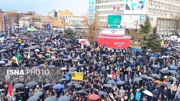 نمایش همبستگی نسل‌ها از میدان ولی‌فقیه تا میدان انقلاب ارومیه