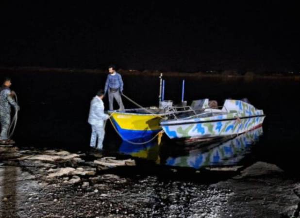 توقیف قایق صید غیرمجاز شب‌چراغی در جاسک