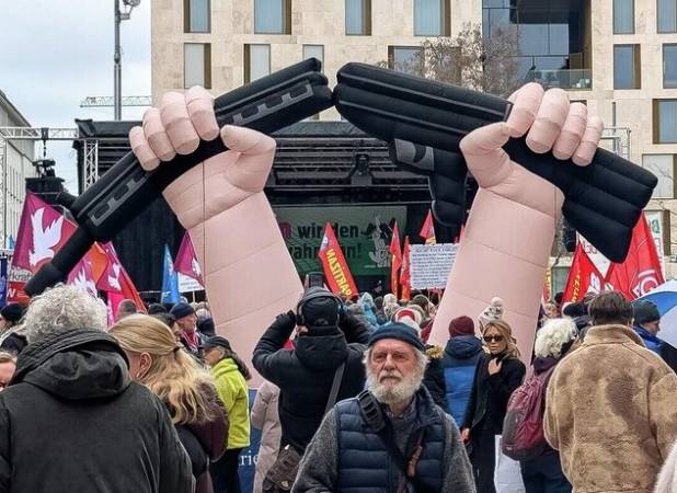 معترضان به کنفرانس امنیتی مونیخ و سیاست‌های ناتو تظاهرات کردند+ فیلم