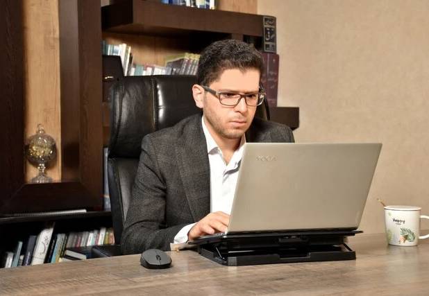 چالش‌های حقوقی هوش مصنوعی؛ از نقض مالکیت فکری تا تولید محتوای جعلی