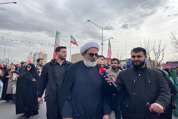 پورخاقان: حضور مردم در ۲۲ بهمن مشت محکمی بر یاوه‌گویی‌های دشمنان است