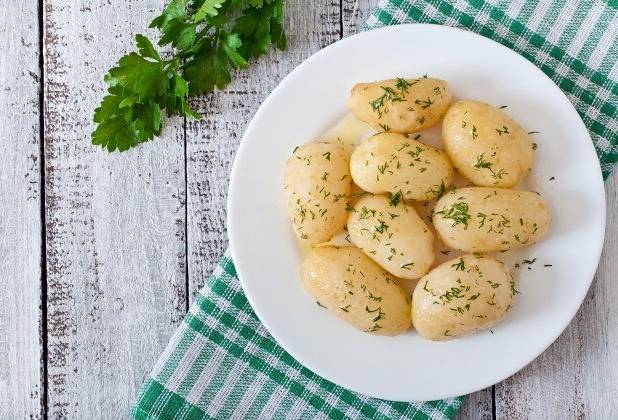 طرز تهیه ۵ غذای ساده و خوشمزه با سیب‌زمینی