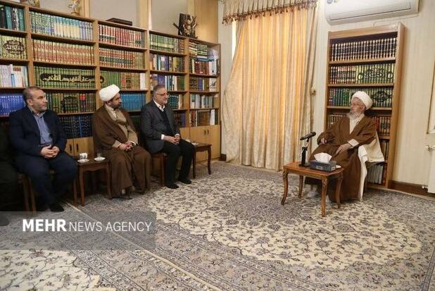 آیت الله مکارم شیرازی: مسکن یکی از اصلی‌ترین موانع ازدواج جوانان است