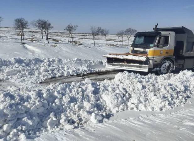 اسدی: ارتفاع برف اخیر در برخی مناطق فیروزکوه به ۲متر رسید