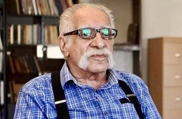 پیکر مترجم منشور کوروش در آرامگاه حافظ آرام می‌گیرد 