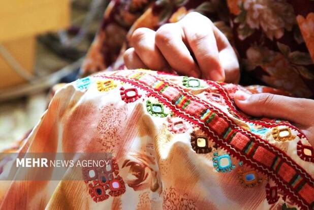 حیات «سوزن دوزی بلوچ» با دستان زنان توانمند حاشیه نشین زاهدان