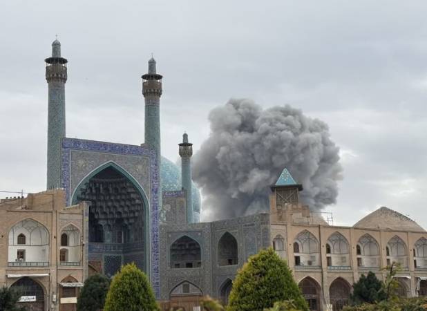  آسیب دیدن نقش جهان اصفهان در اثر حملات هوایی