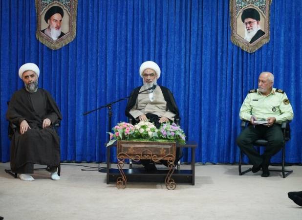 تاکید امام جمعه بوشهر بر آمادگی برای مدیریت فرهنگی و اجتماعی در نوروز