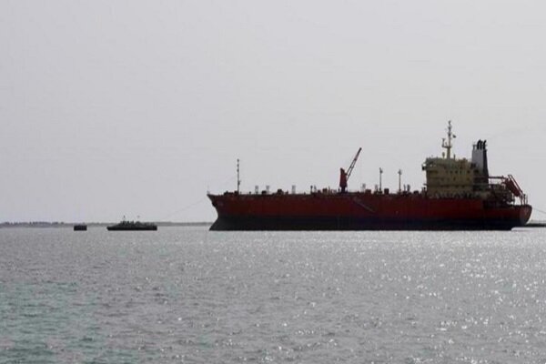 هدف قرار گرفتن یک کشتی نزدیک بندر ابوظبی