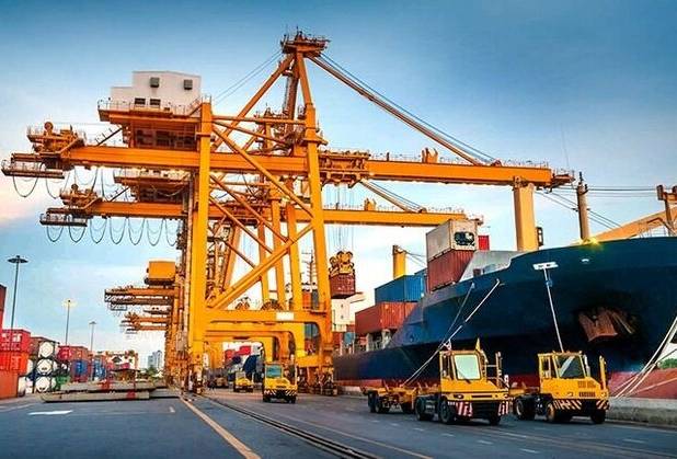 برنامه دولت برای جلوگیری از انباشت نهاده‌های دامی در بنادر چیست؟