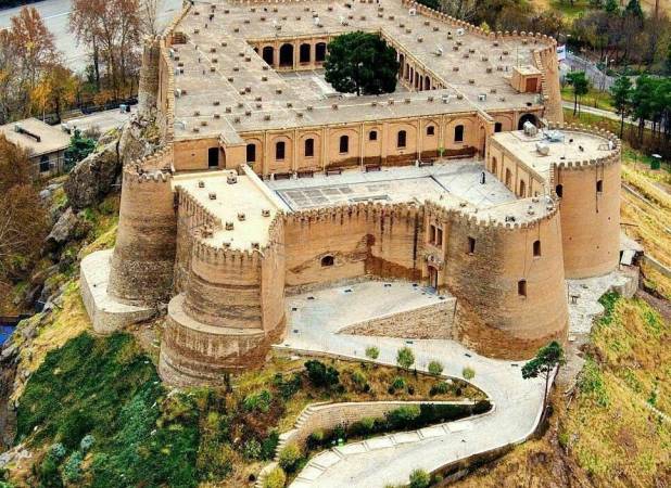 بازدید ۲۰هزار گردشگر از قلعه فلک‌الافلاک 